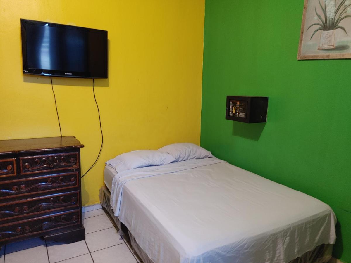 Hotel La Guacamayos La Ceiba Habitación foto
